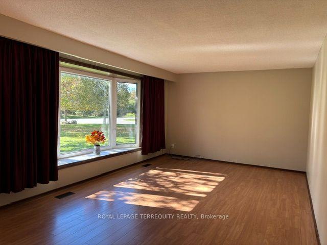 320 Myrtle Road E, Whitby 4