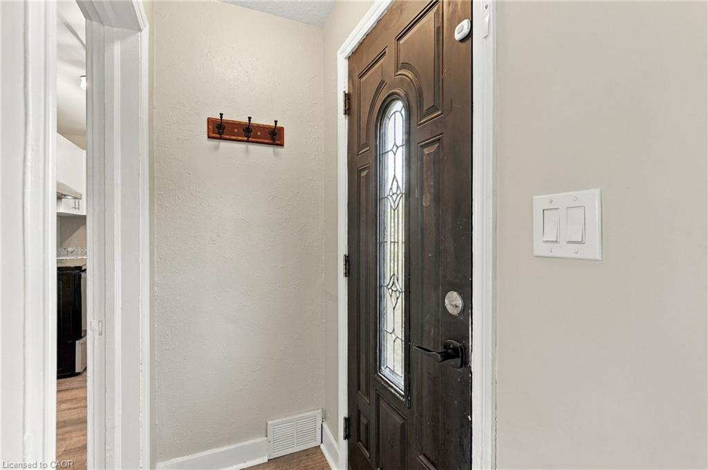 8541 Airport Road, Mount Hope 4