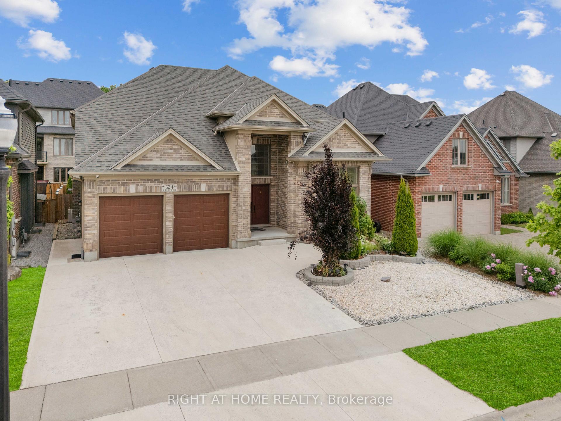 624 Superior Drive, London North 2
