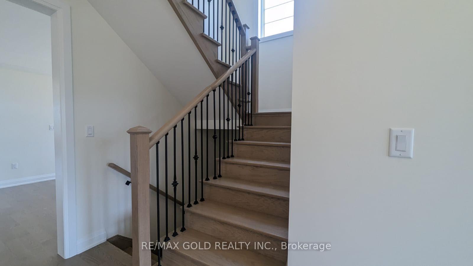 9 Sugar Pearl Road, Brampton 5