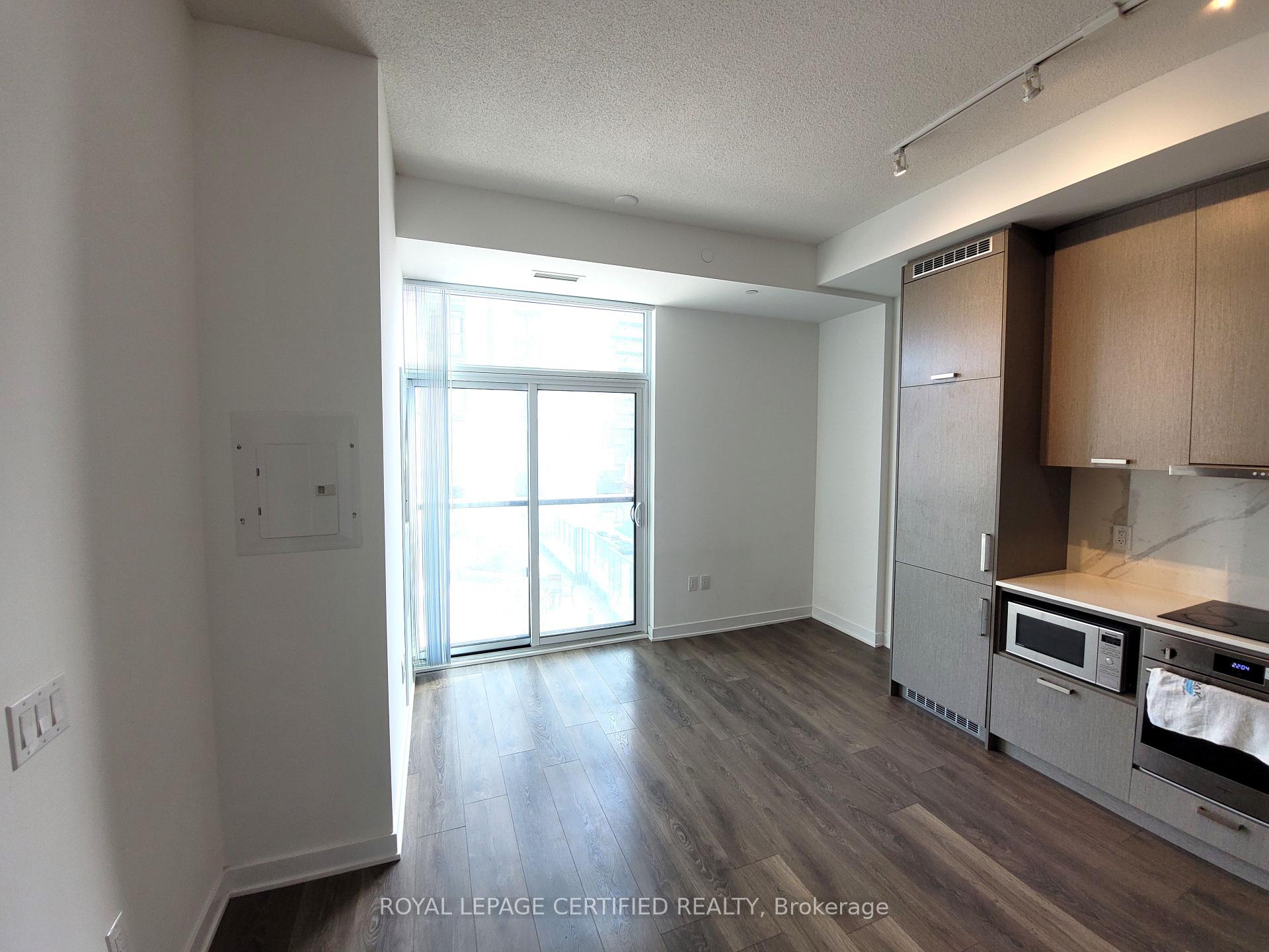 503 - 10 Honeycrisp Crescent, Vaughan 4