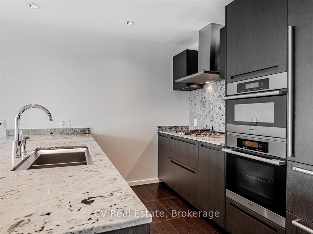 4604 - 180 University Avenue, Toronto 4