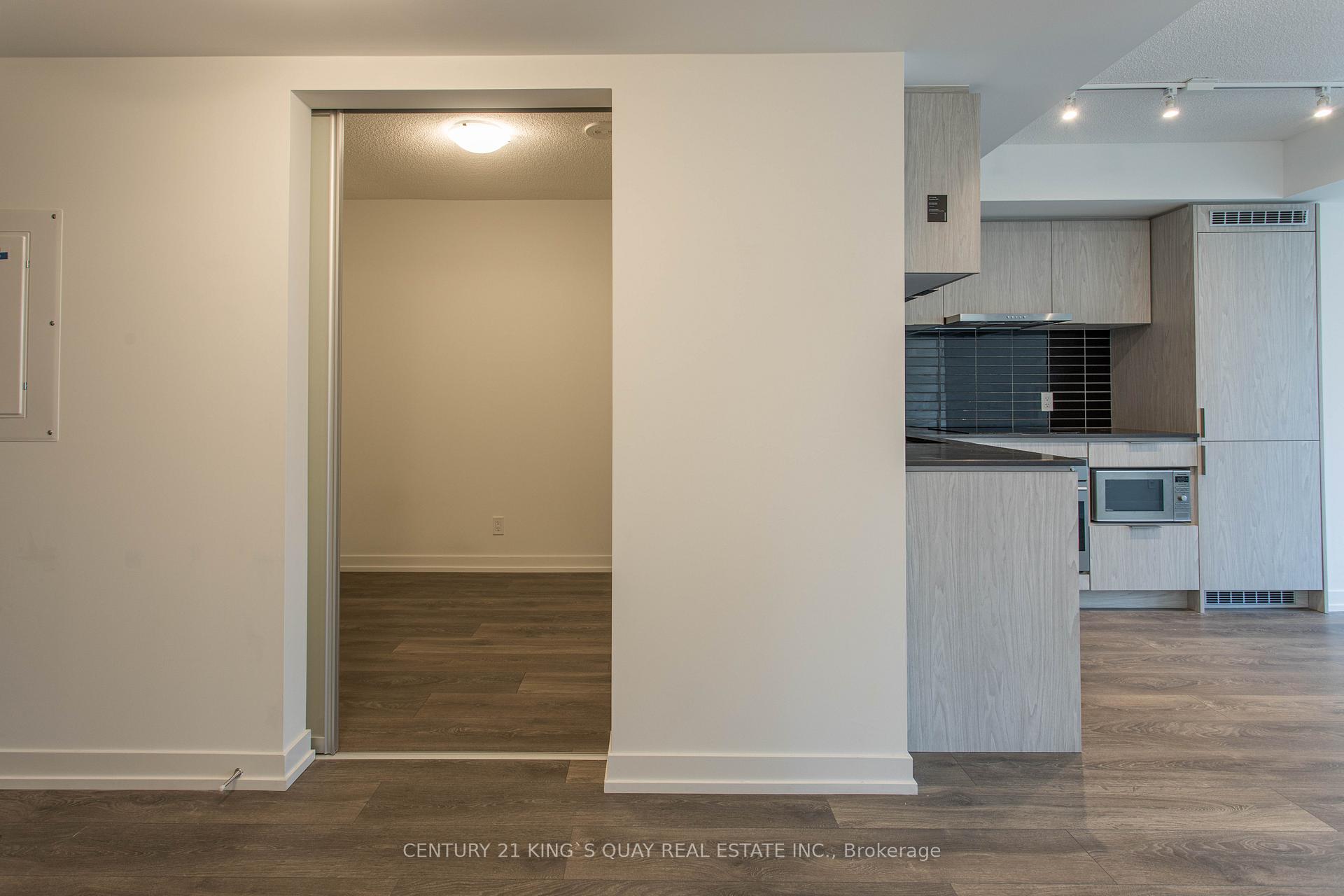 2005 - 60 Shuter Street, Toronto 3