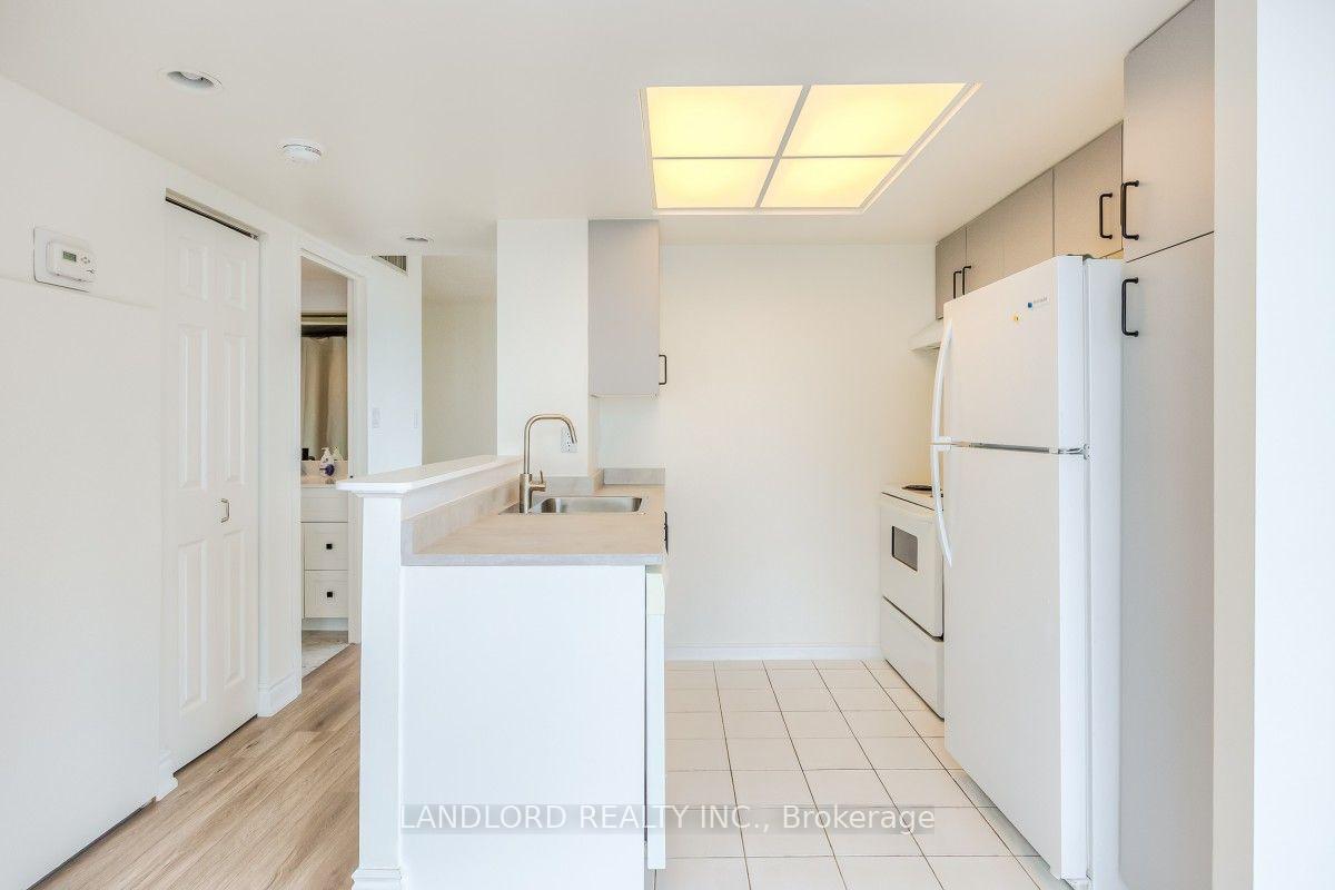 2504 - 5 Concorde Place, Toronto 5