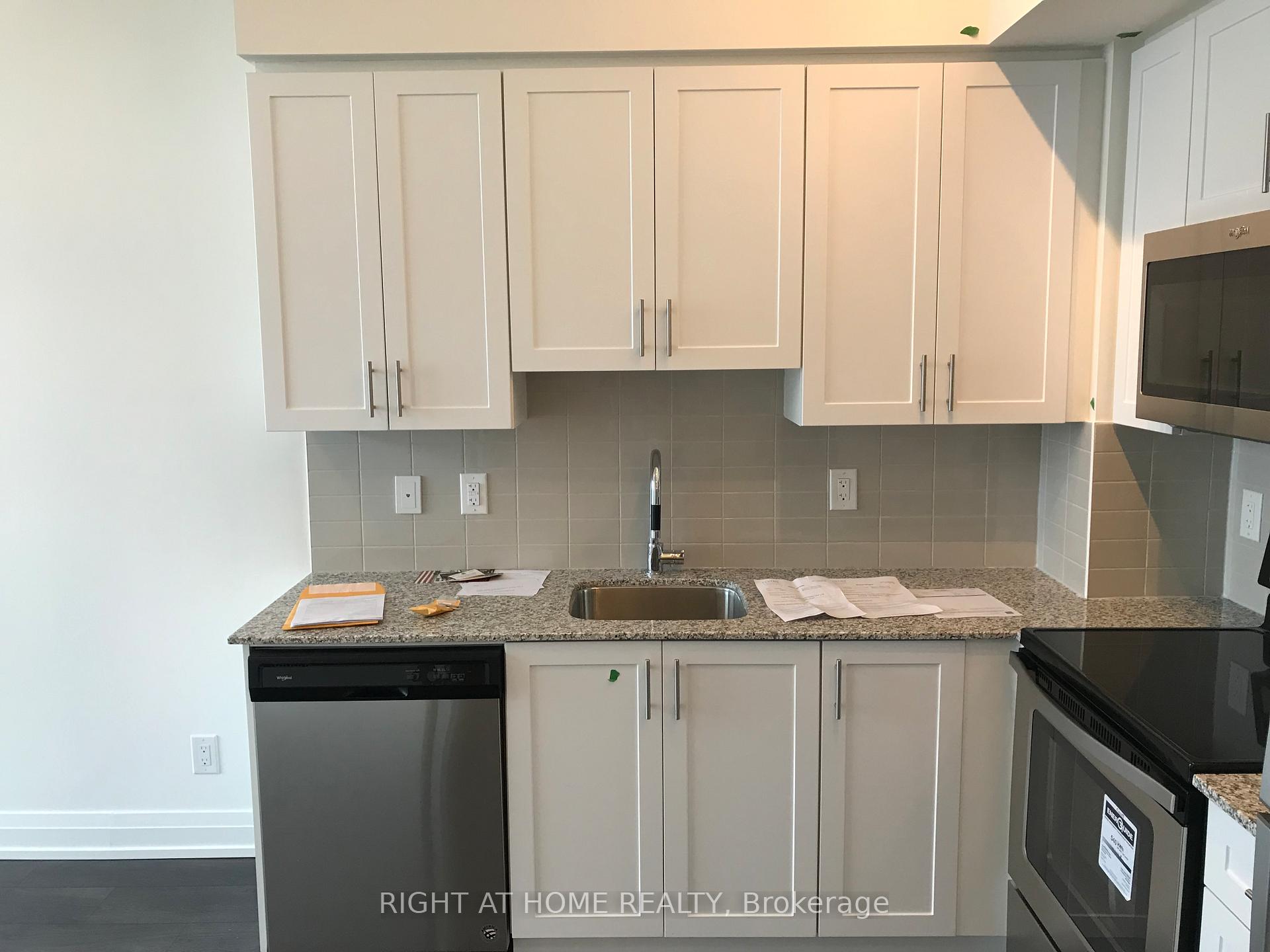 2909 - 3700 Highway 7, Vaughan 5