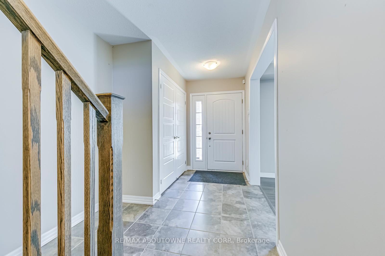 212 Ellen Davidson Drive, Oakville 4