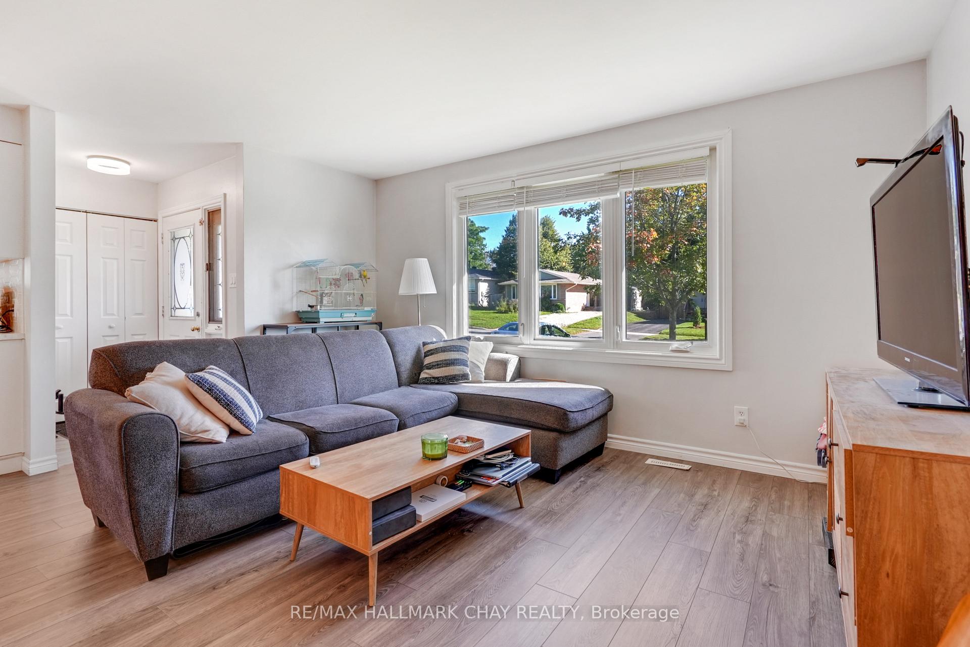 UPPER - 11 Daphne Crescent, Barrie 5
