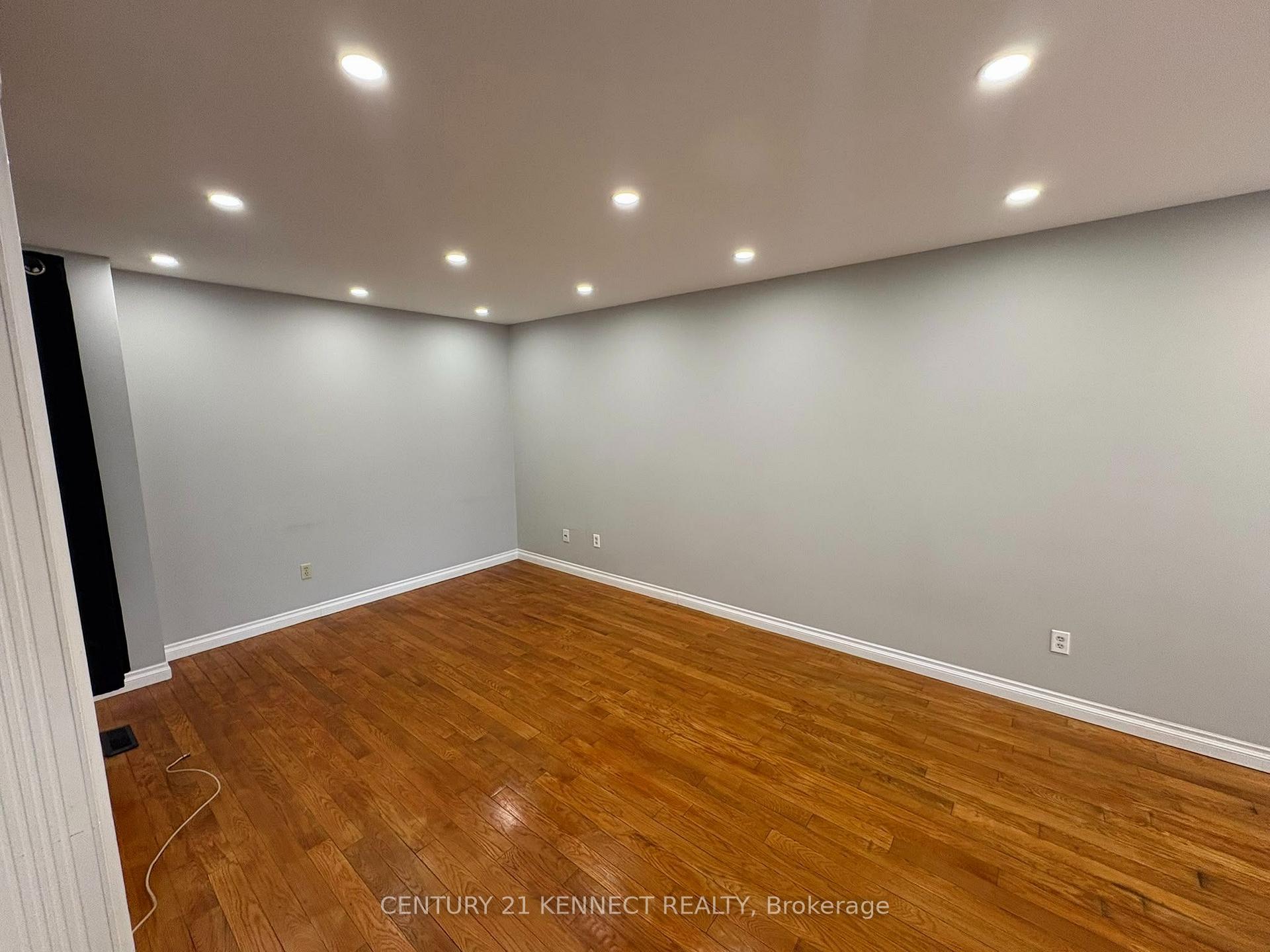68 Larksmere Court, Markham 3