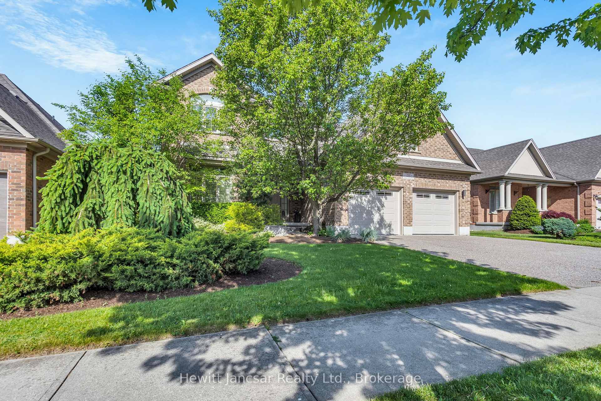 211 Terrace Wood Crescent Kitchener Ontario Canada Sale residential Frieda Kotsopoulos RE/MAX Twin City Realty Inc., Brokerage *