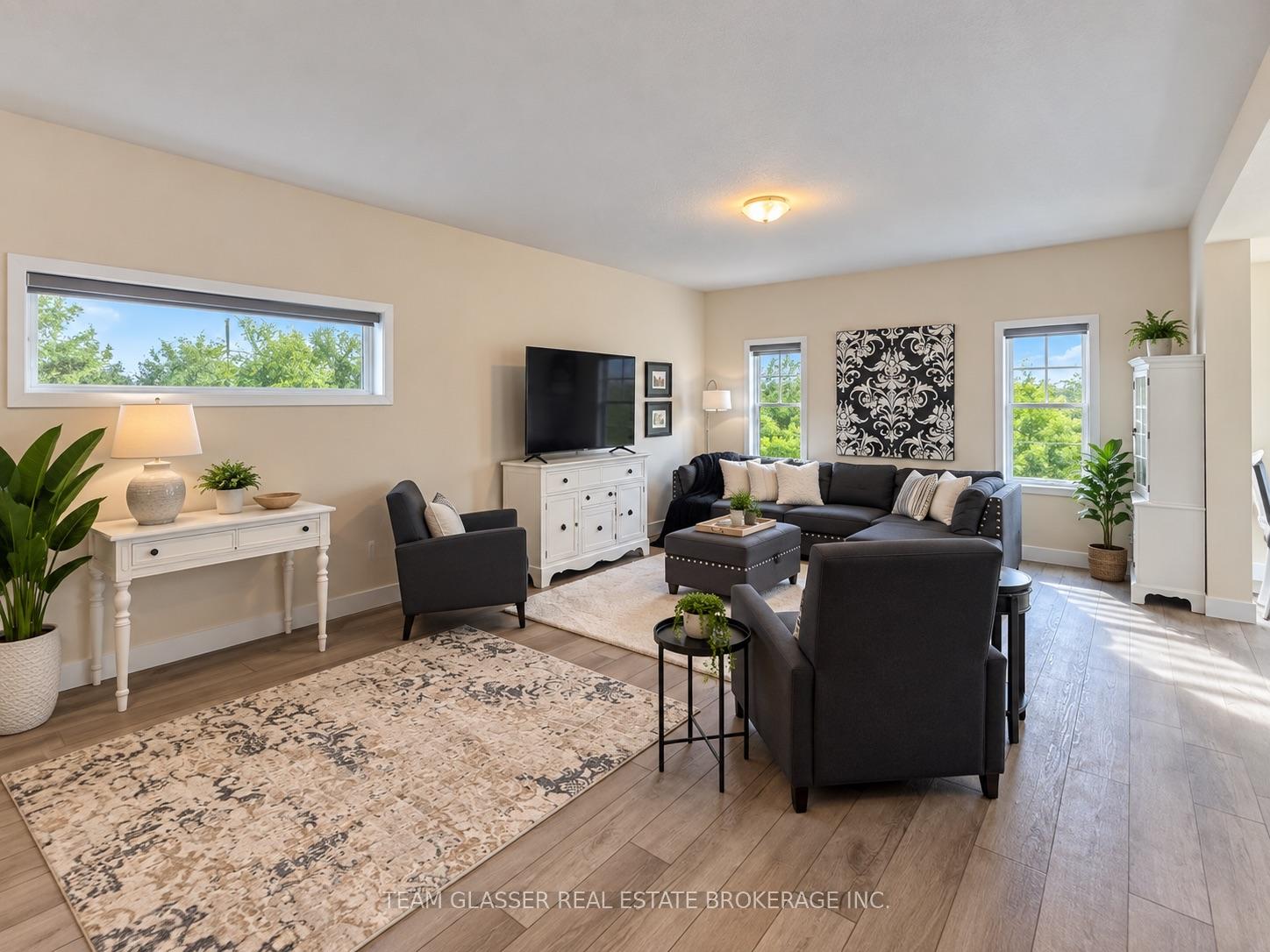 Main - 1421 Twilite Boulevard, London North 4