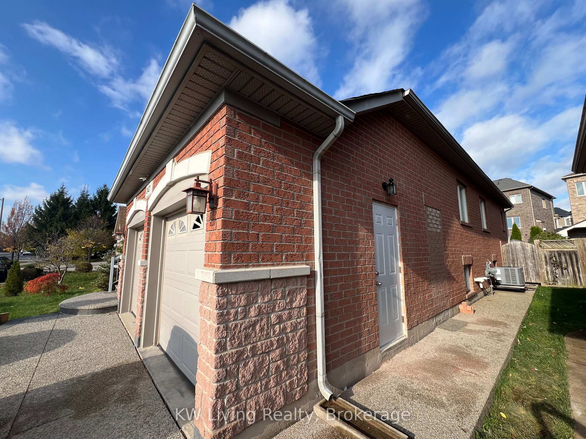 2421 Eighth Line, Oakville 2