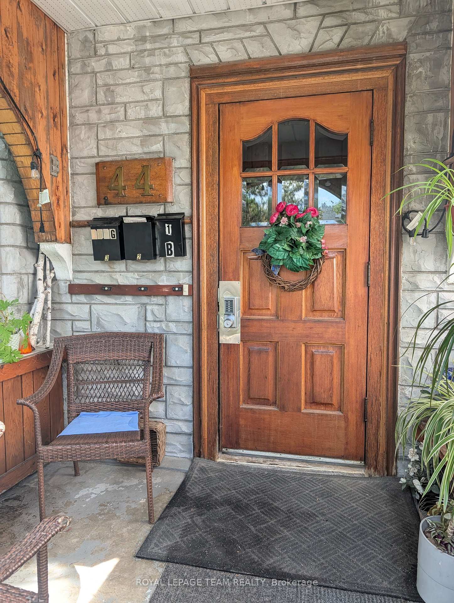 Unit 2 - 44 Spadina Avenue, Ottawa 4