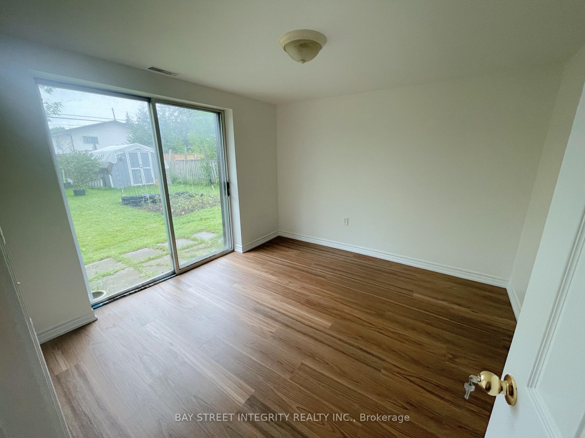Main floor - 320 Miami Drive, Georgina 3