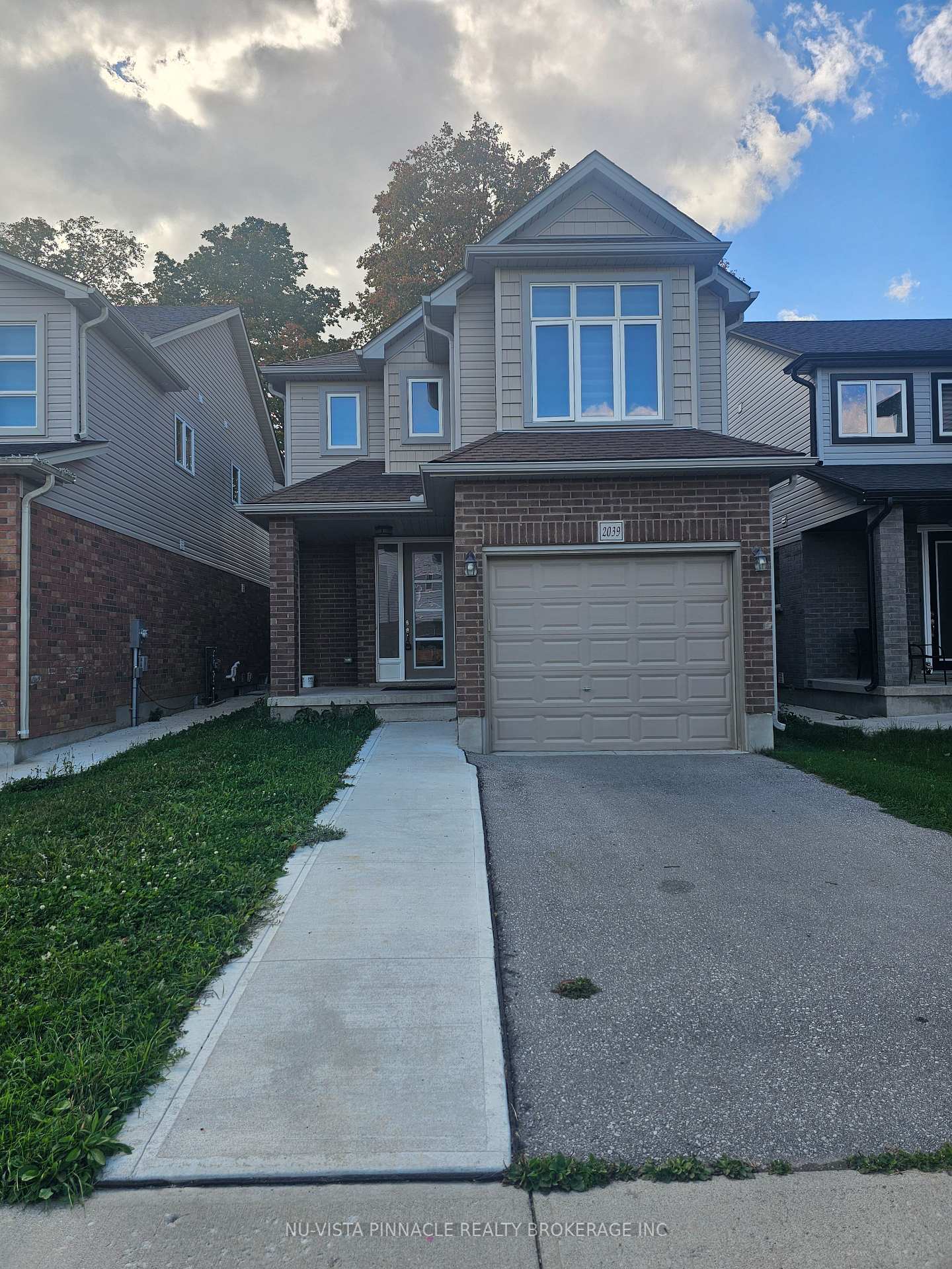 2039 Cedarpark Drive, London North