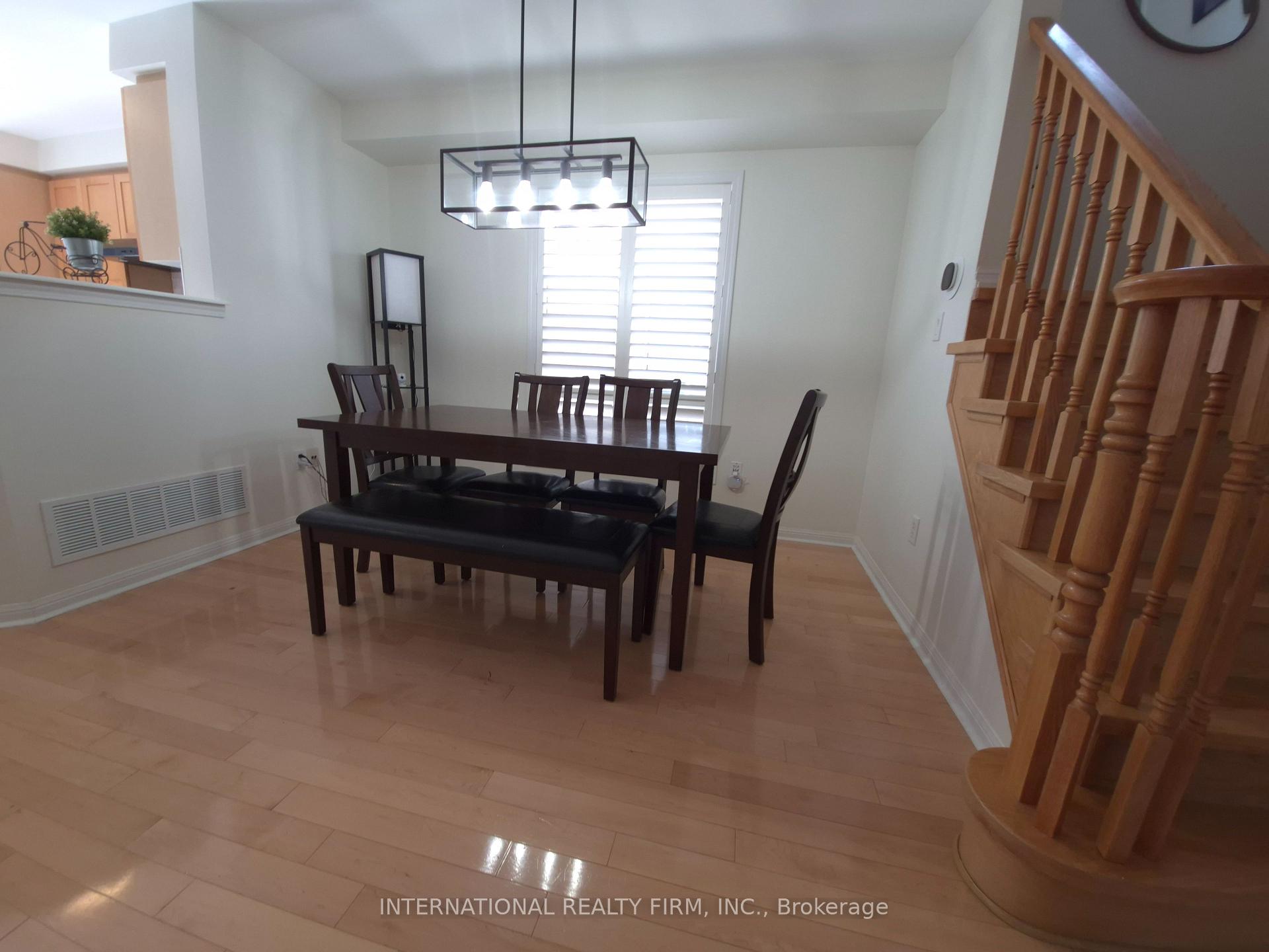 2588 Valleyridge Drive, Oakville 4