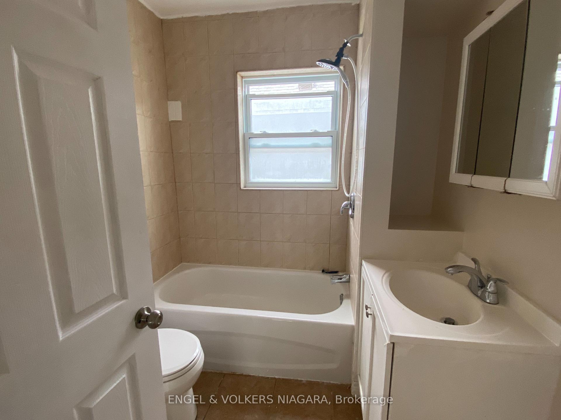 2 - 5006 Willmott Street, Niagara Falls 5