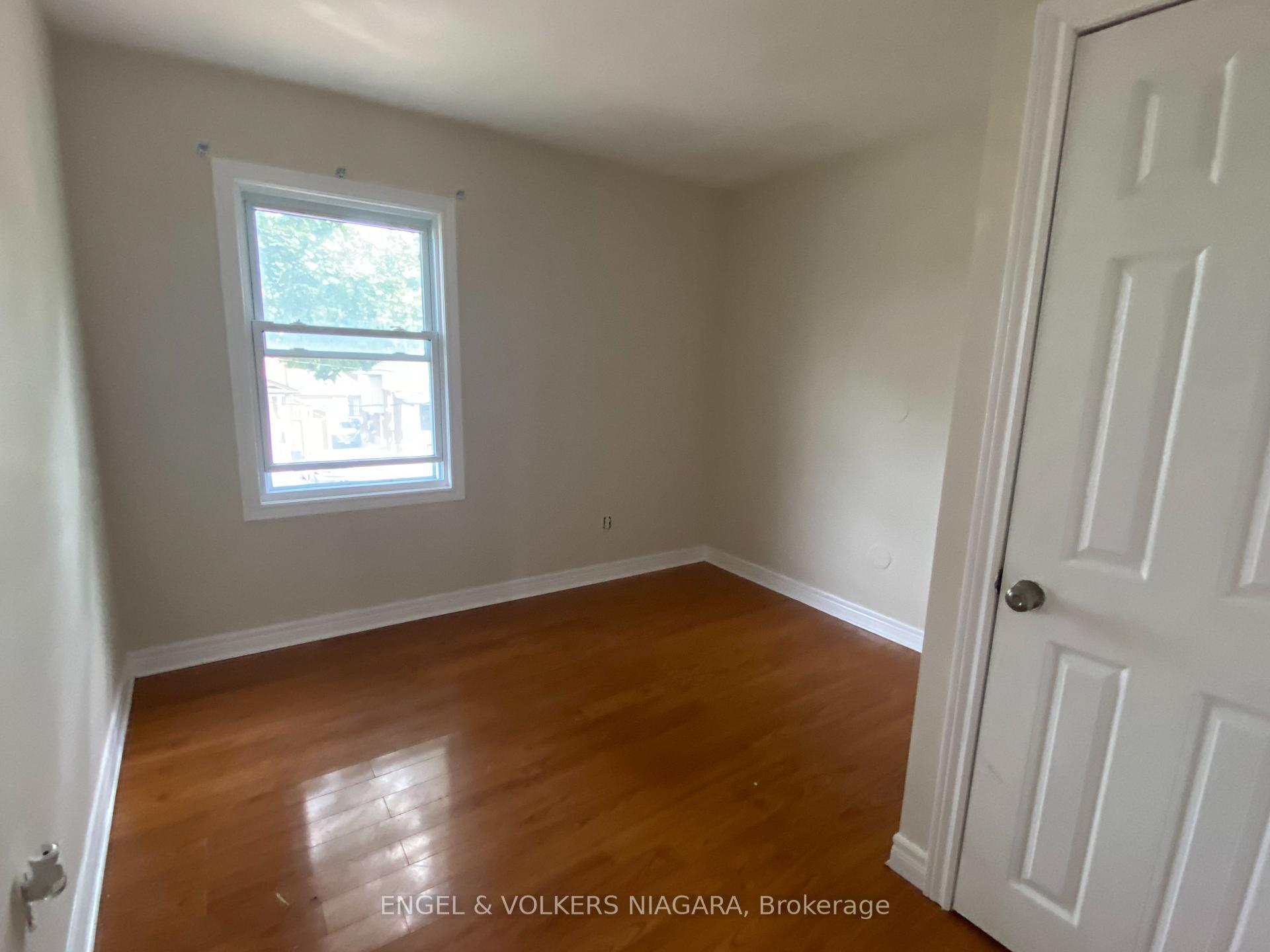 2 - 5006 Willmott Street, Niagara Falls 3