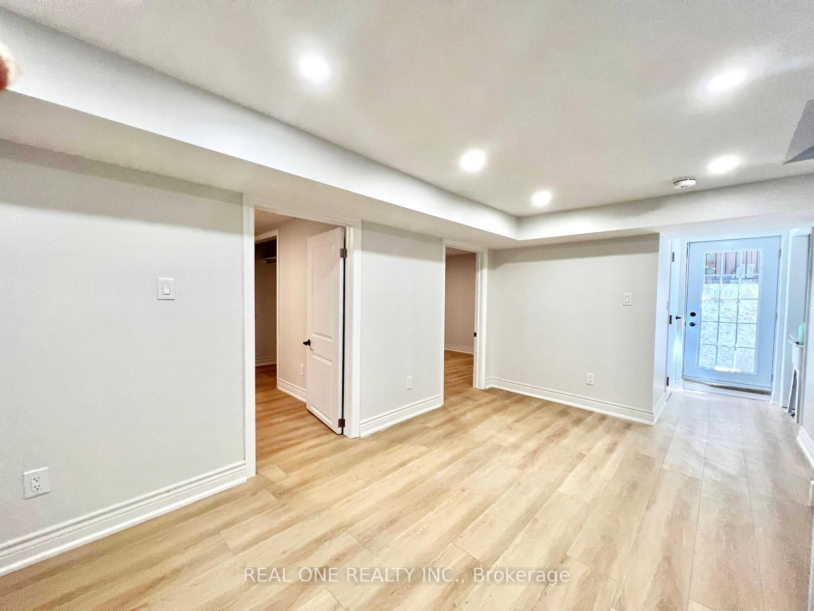 65 Dewlane Drive W, Toronto 3