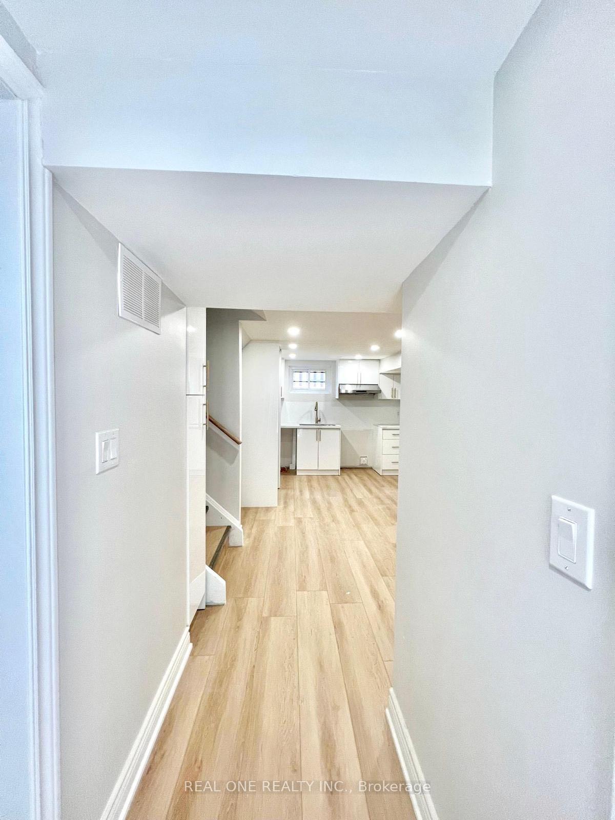 65 Dewlane Drive W, Toronto 2