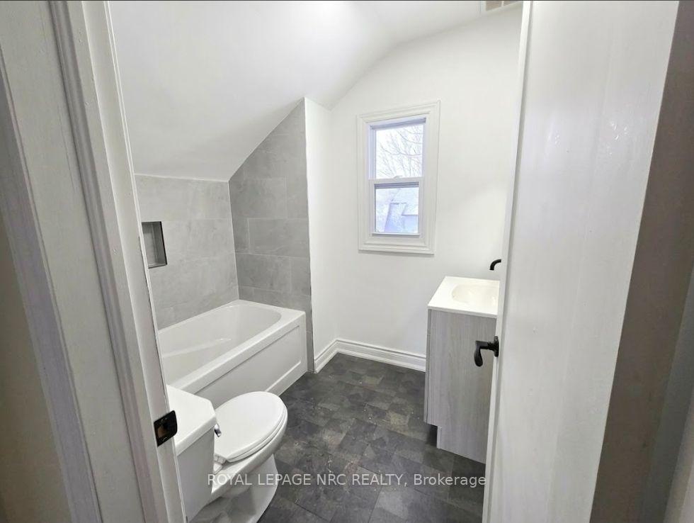 Unit 2 - 129 Durham Street, Port Colborne 5