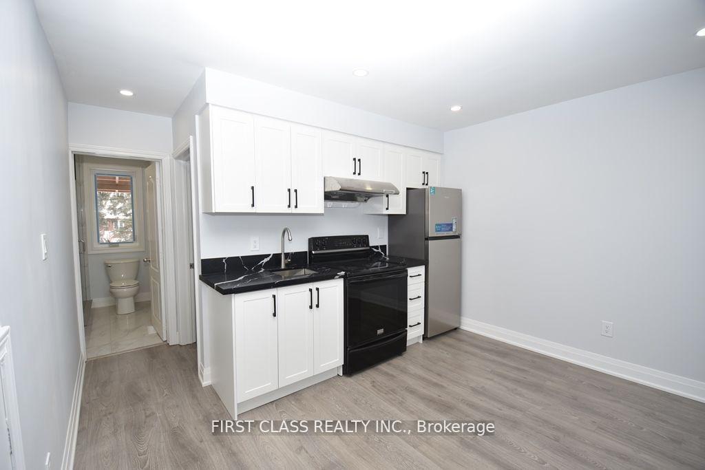 Front - 319 Senlac Road, Toronto 4
