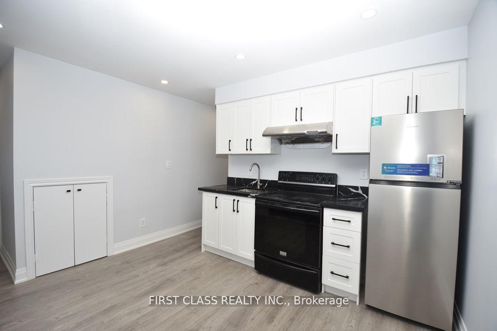 Front - 319 Senlac Road, Toronto 3