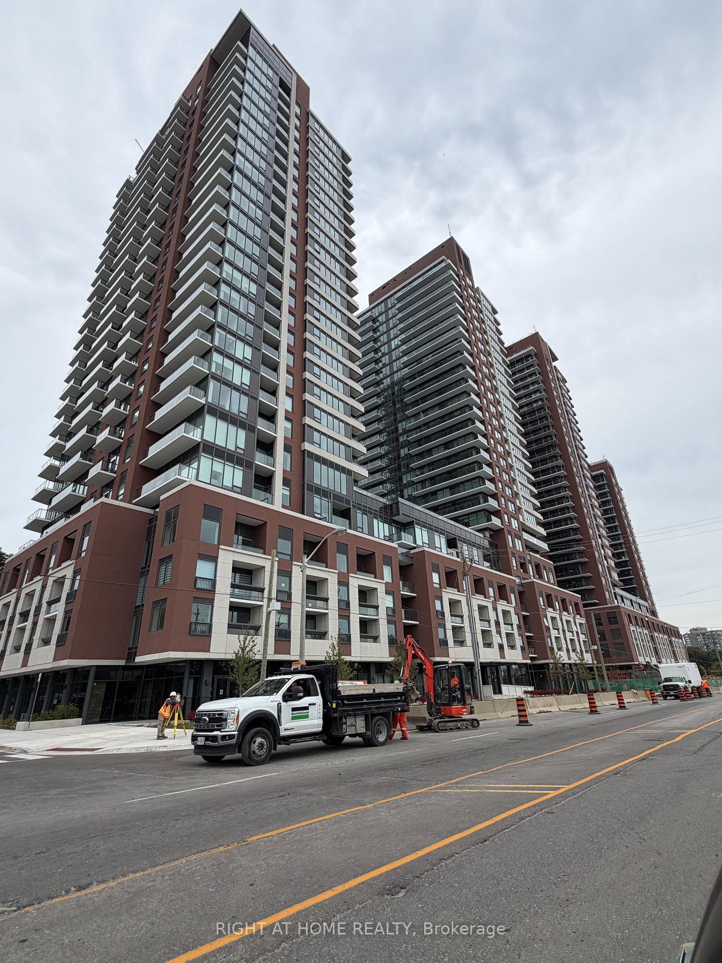 2414 - 4010 Eglinton Avenue W, Toronto 3