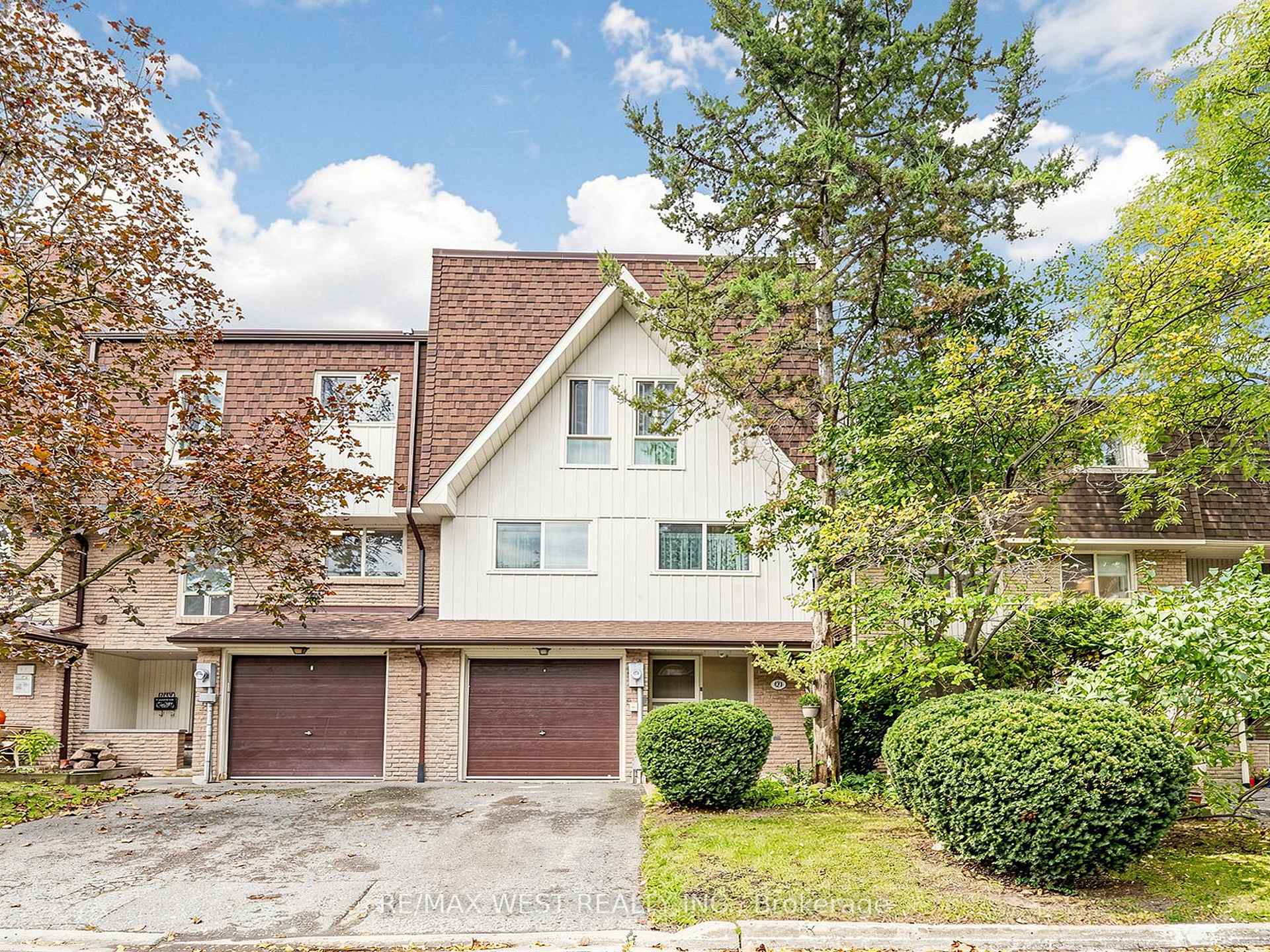 44 - 121 Poplar Crescent Aurora Ontario Canada Sale residential Fatima Ataei-Nokabadi RE/MAX West Realty Inc., Brokerage *