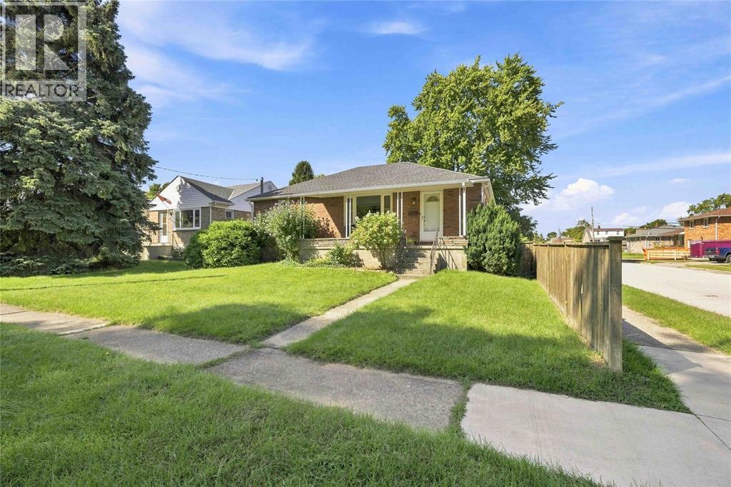 721 WILLIAM AVENUE Sarnia Ontario Canada Sale residential Linda Miller Brokerage Information: Not available, please contact website owner
