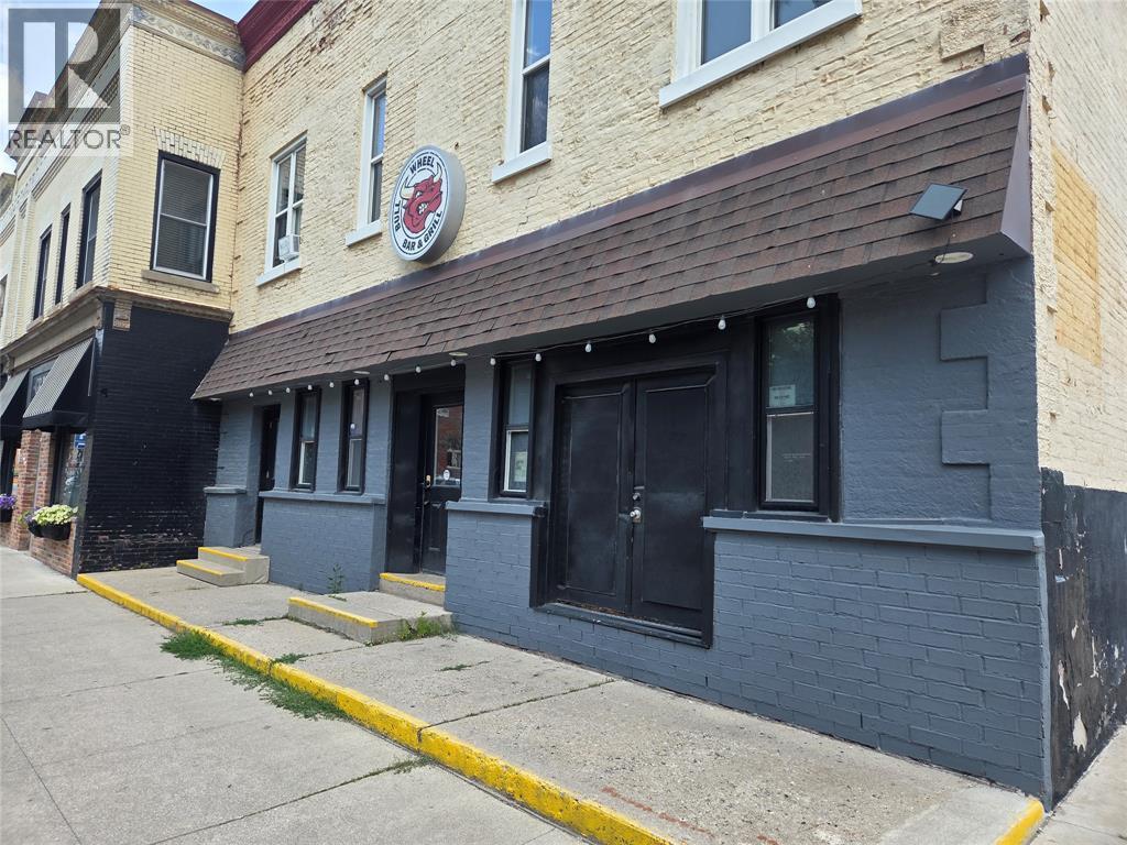 4196 PETROLIA LINE Petrolia Ontario Canada Lease commercial Linda Miller Brokerage Information: Not available, please contact website owner