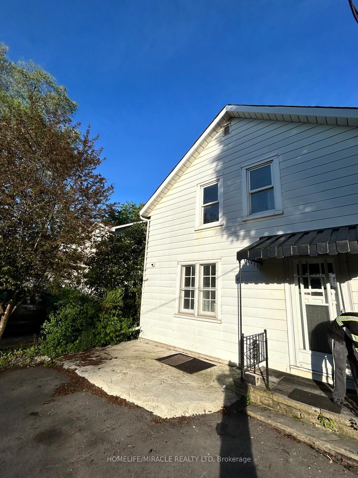 37 Clarence Street Brampton Ontario Canada Rent residential Hardeep Singh HomeLife/Miracle Realty Ltd, Brokerage *
