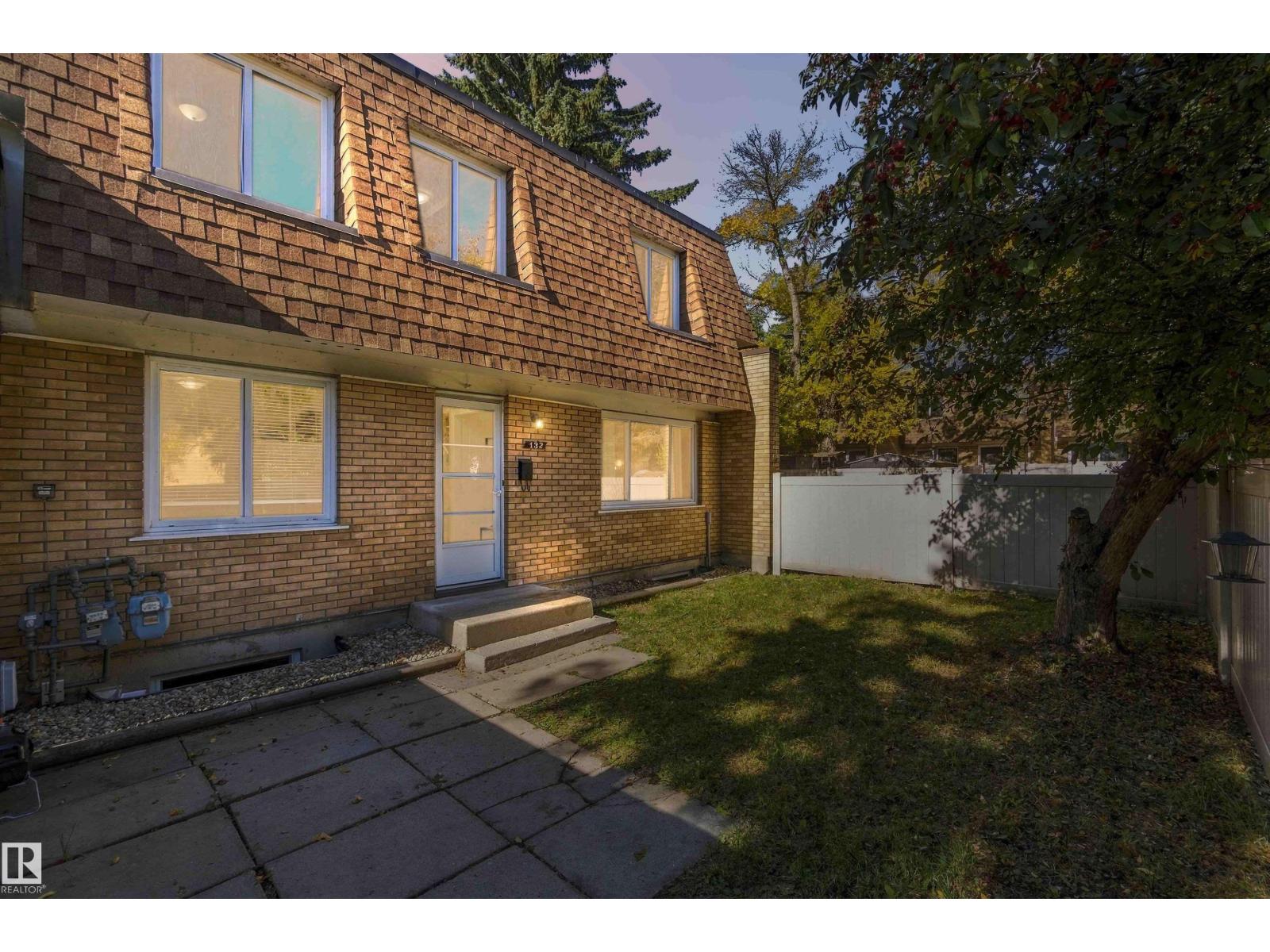 132 LONDONDERRY SQUARE SQ NW Edmonton Alberta Canada Sale residential   HomeLife Guaranteed Realty
