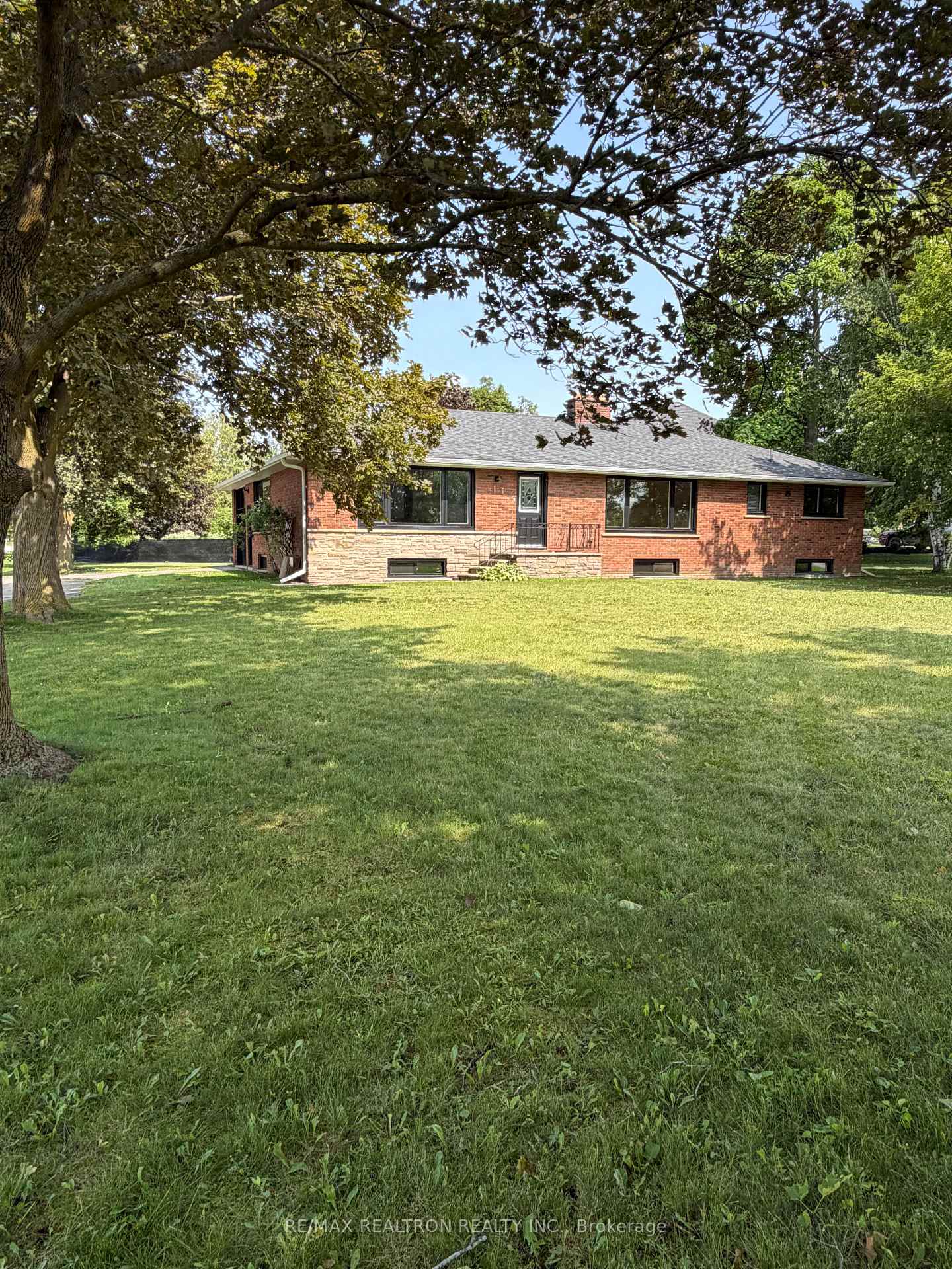 13 Circle Ridge Drive Georgina Ontario Canada Rent residential RON COMMODORE RE/MAX Realtron Realty, Inc. Brokerage*