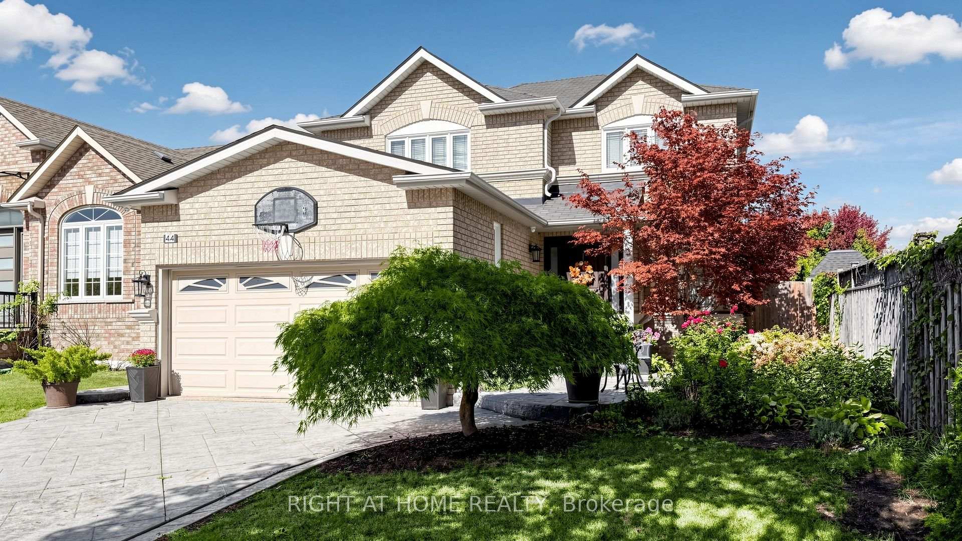 44 Robertson Close Vaughan Ontario Canada Sale residential Andy Leung Right at Home Realty, Brokerage*