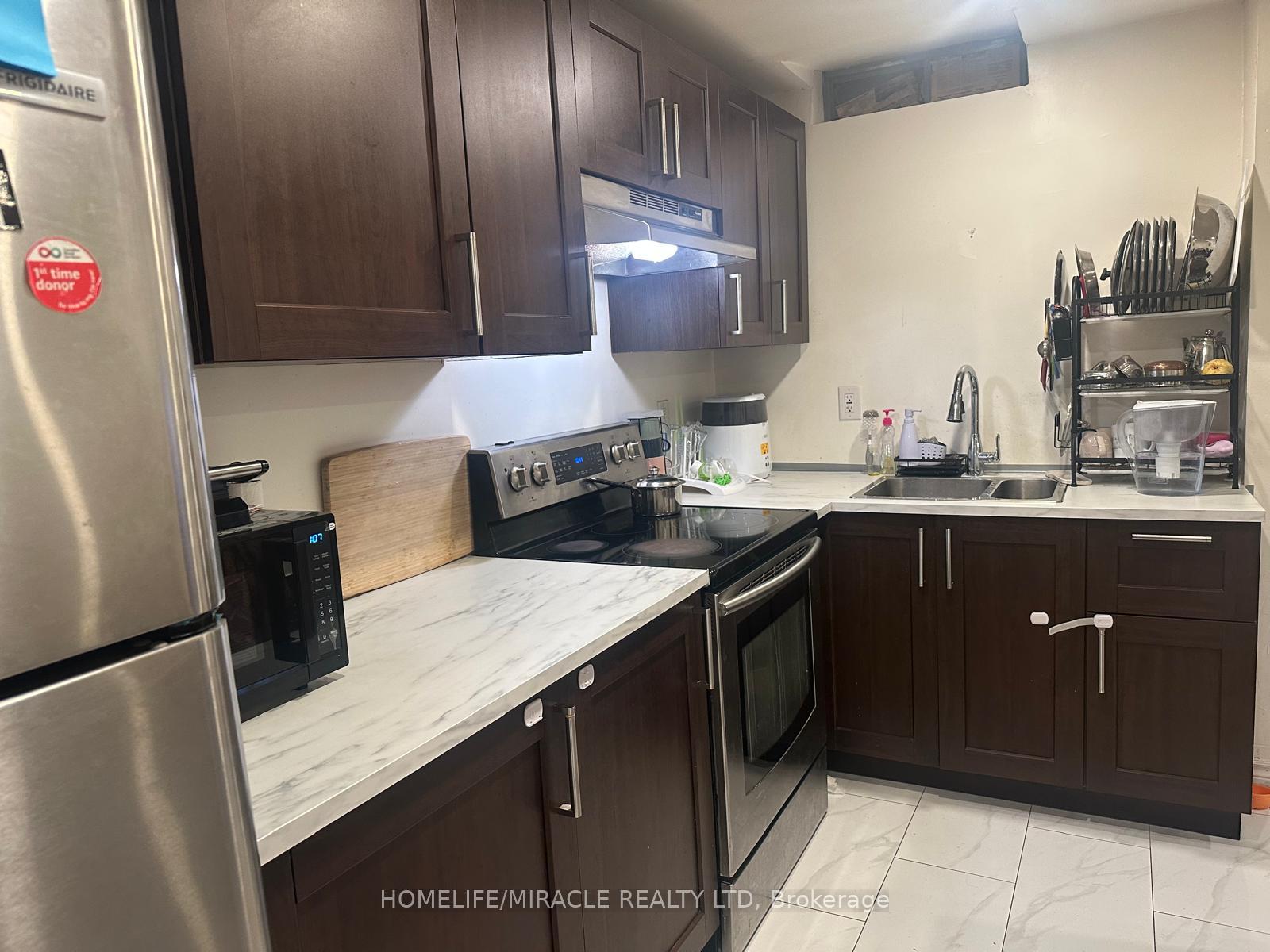 Bsmt - 54 Oranmore Crescent Brampton Ontario Canada Rent residential Hardeep Singh HomeLife/Miracle Realty Ltd, Brokerage *