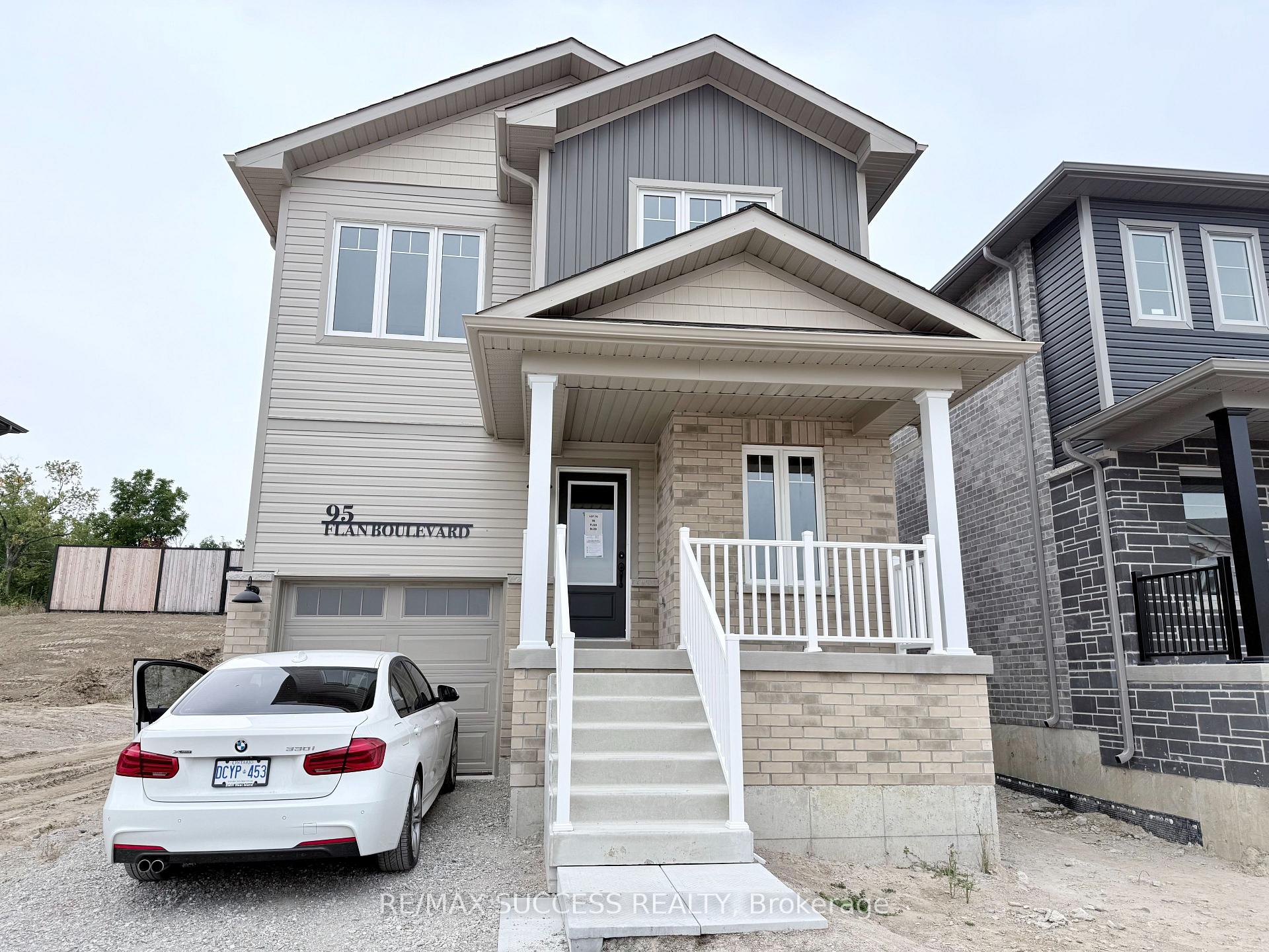 95 FLAN Boulevard Barrie Ontario Canada Rent residential Sunil Angrish RE/MAX Success Realty, Brokerage*