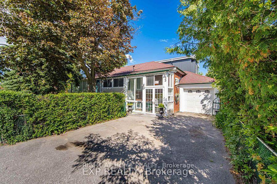 Main Floor - 43 Ridgemoor Avenue Toronto Ontario Canada Rent residential Patrick Williams Right at Home Realty, Brokerage*