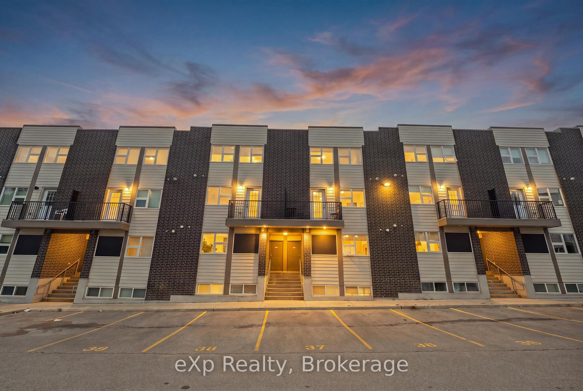 119 - 338 Albert Street Waterloo Ontario Canada Sale residential Jamie Kubassek RE/MAX Twin City Realty Inc., Brokerage*