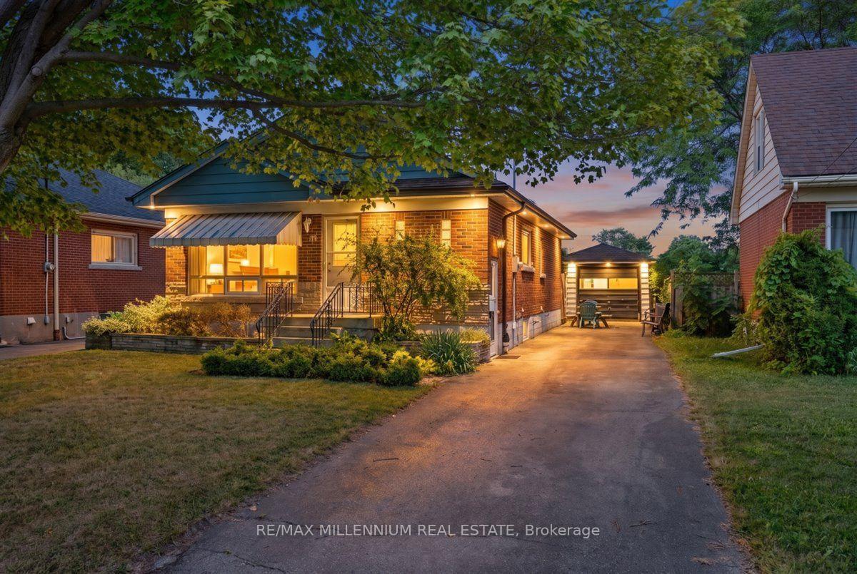37 Radford Street Hamilton Ontario Canada Sale residential Sam Kamra RE/MAX Millennium Real Estate, Brokerage*