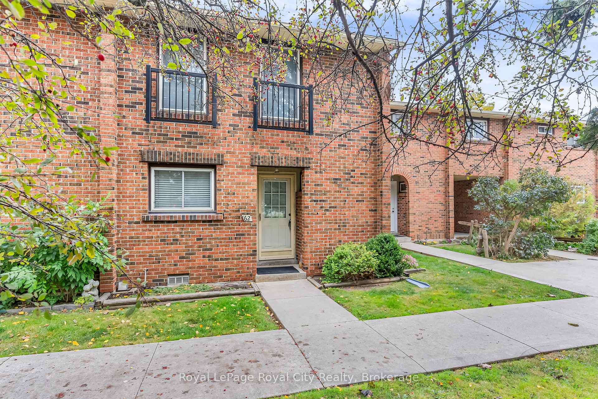 62 - 201 Silvercreek Parkway N Guelph Ontario Canada Sale residential Silvia  Biro RE/MAX Real Estate Centre Inc., Brokerage