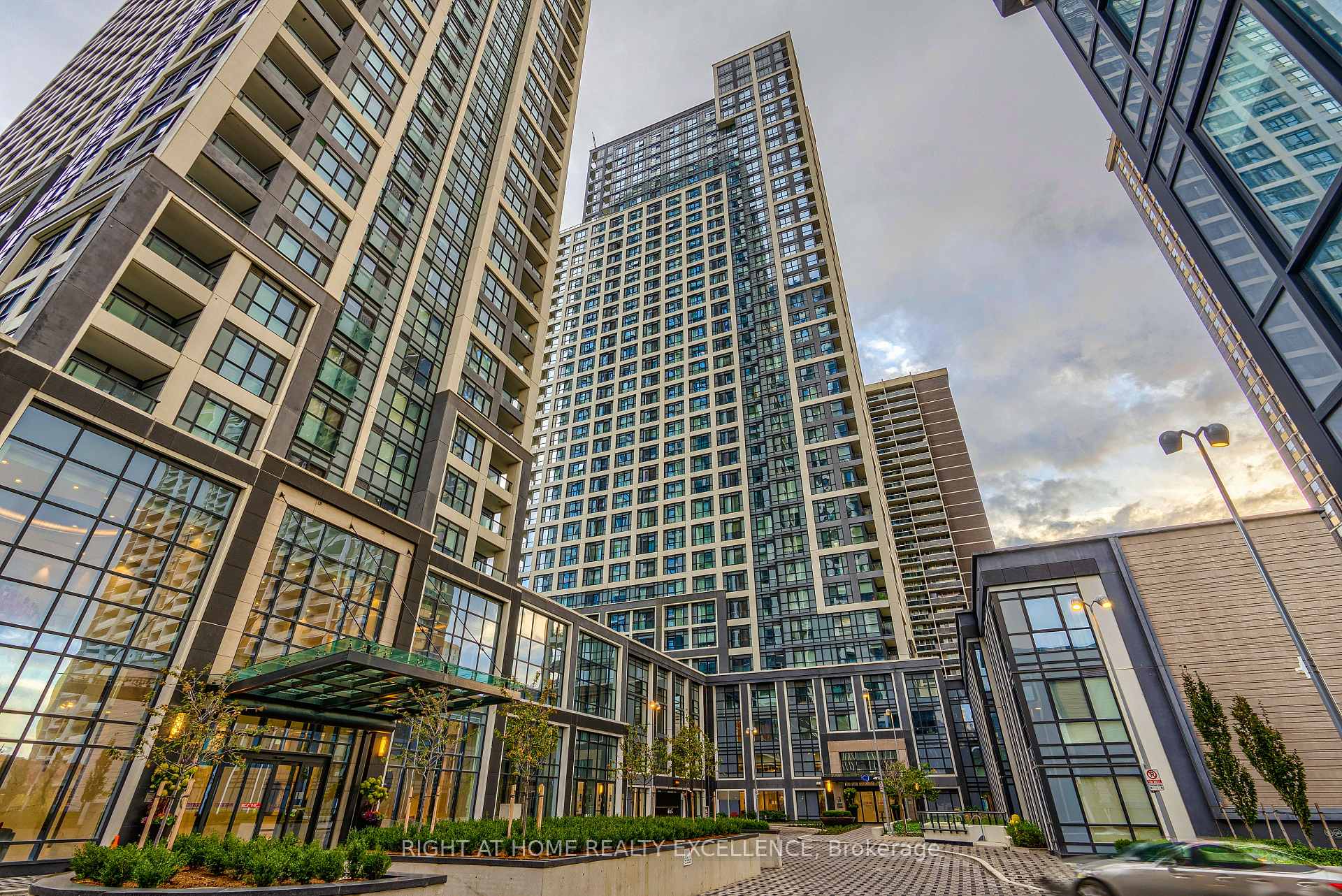2420 - 9 Mabelle Avenue Toronto Ontario Canada Rent residential   MOVETA REALTY INC., Brokerage*