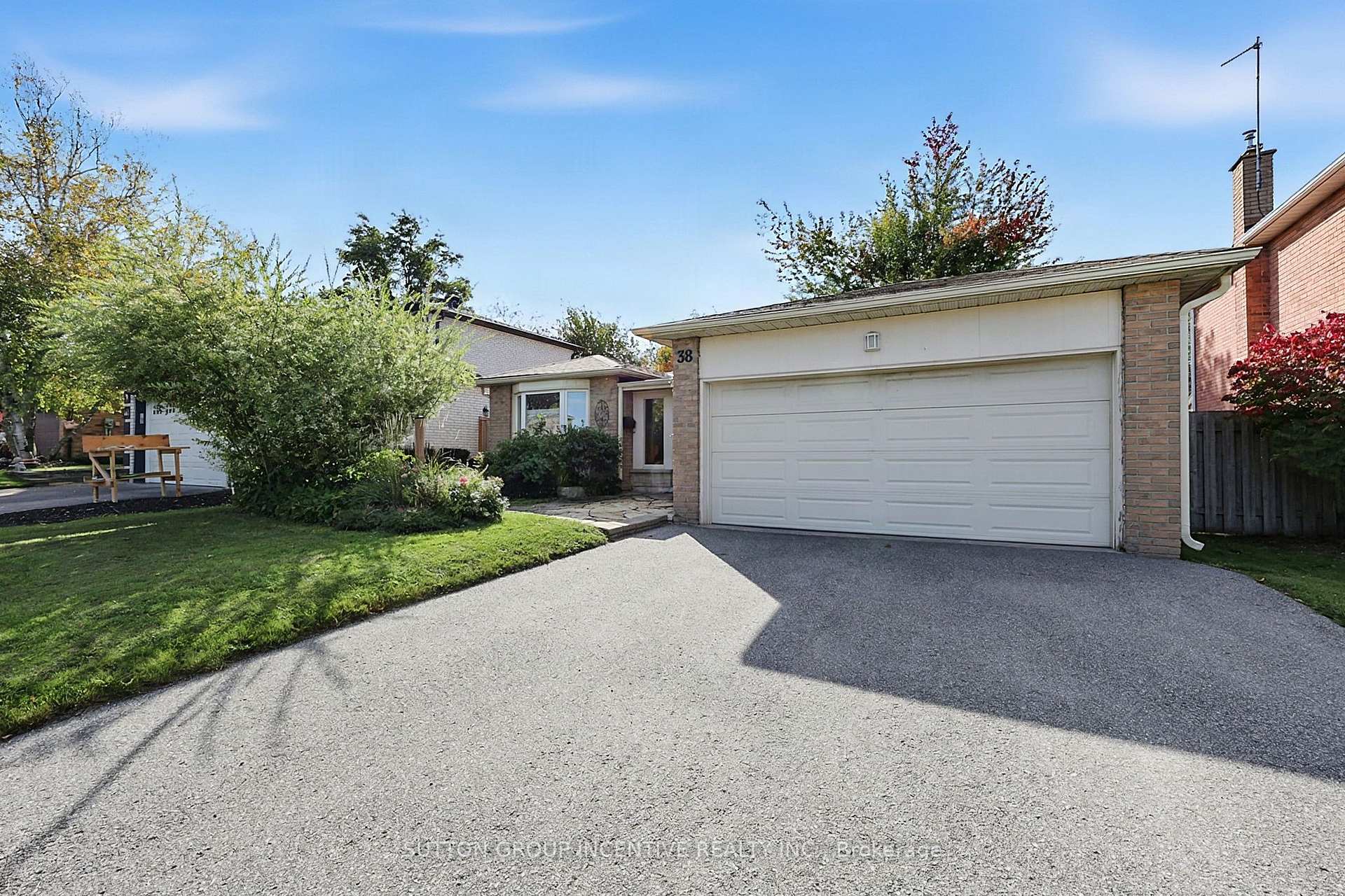 38 Trillium Crescent Barrie Ontario Canada Sale residential   Sutton Group Incentive Realty Inc.,Brokerage*