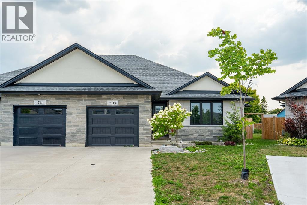 709 FERDINANDS CRESCENT Sarnia Ontario Canada Rent residential Kevin Thompson RE/MAX PRIME PROPERTIES UNIQUE GROUP, BROKERAGE