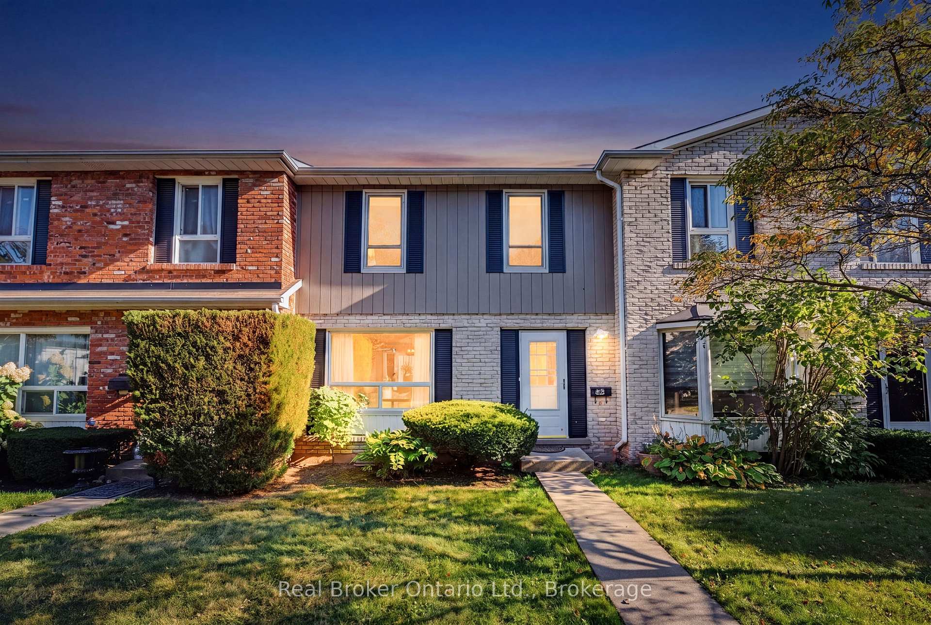 54 - 5475 Lakeshore Unit Road Burlington Ontario Canada Sale residential   AKARAT Group Inc.