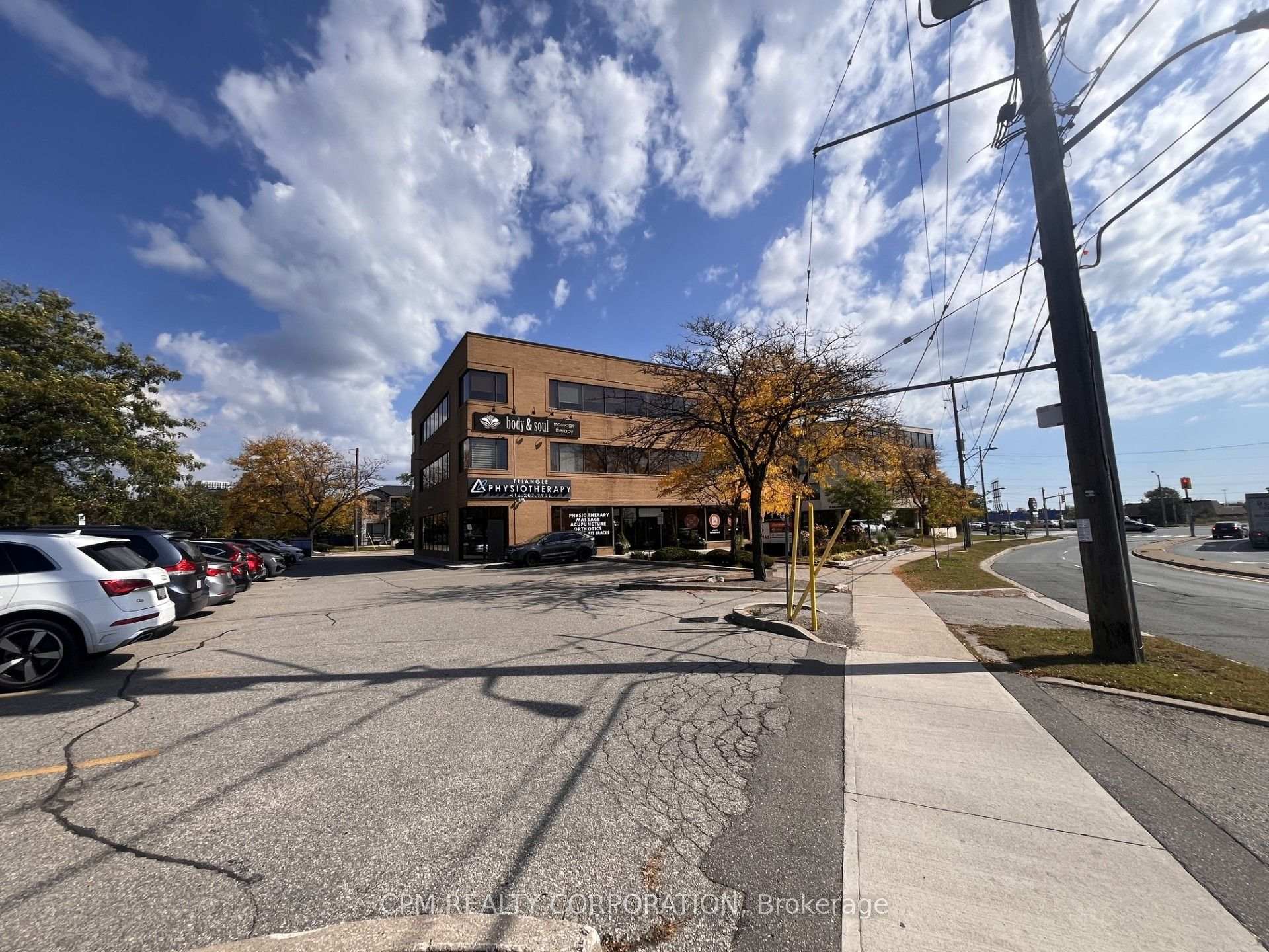 2 - 1 East Mall Crescent Toronto Ontario Canada Lease commercial NAWEL  SETH TRAIL BLAZERS REALTY Brokerage 