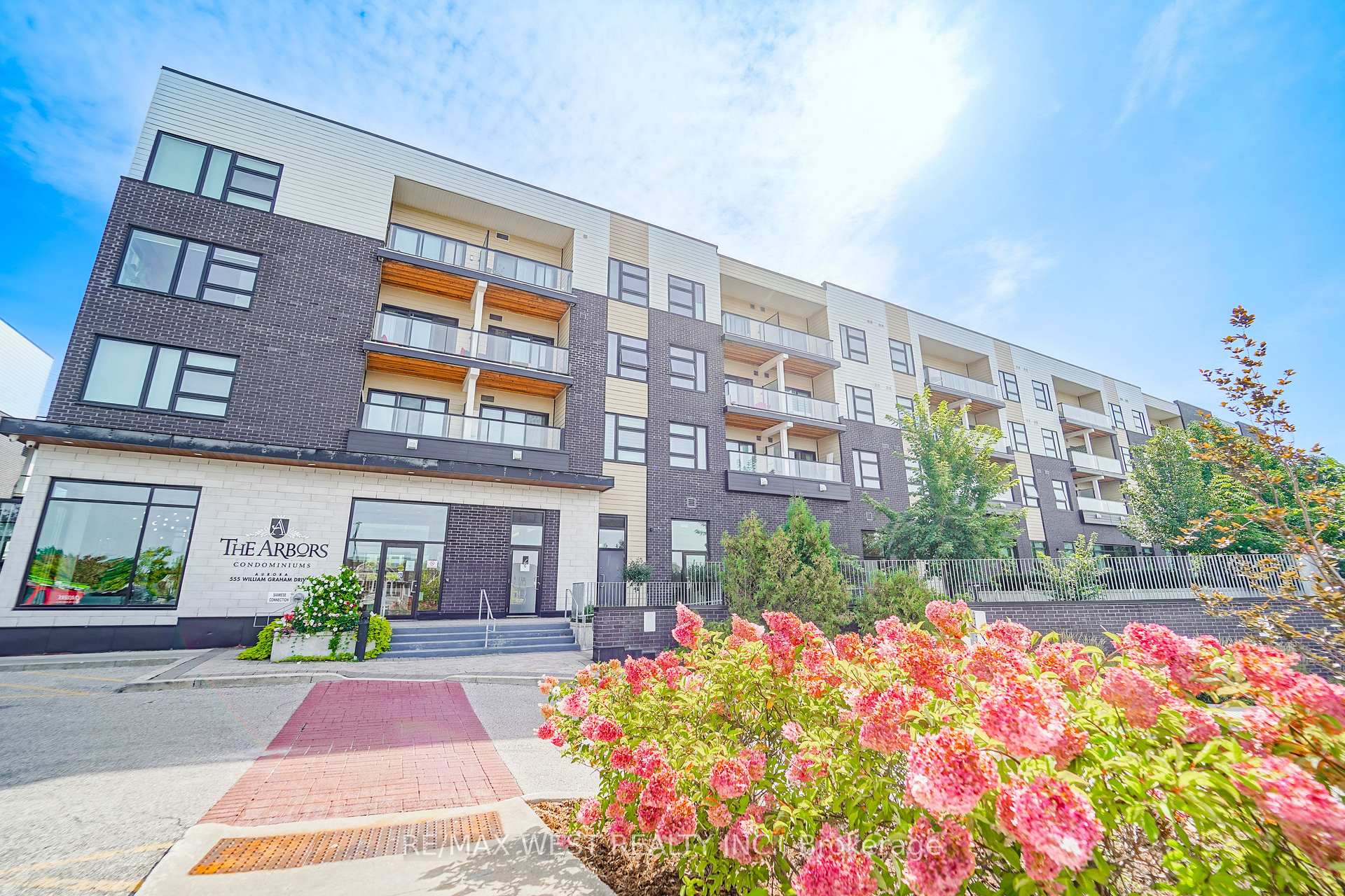 344 - 555 William Graham Drive Aurora Ontario Canada Sale residential LUISA PICCIRILLI RE/MAX WEST Realty Inc. Brokerage*