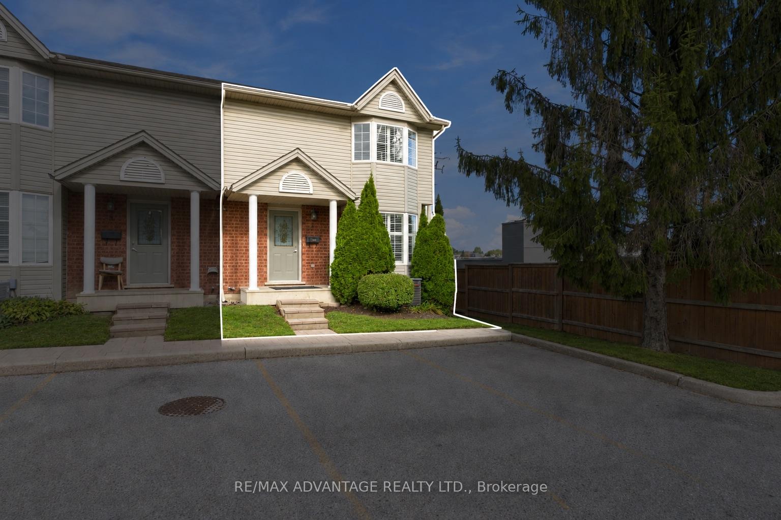 7 - 122 Sherwood Forest Square London North Ontario Canada Sale residential Steve Parker RE/MAX Advantage Realty Ltd., Brokerage*
