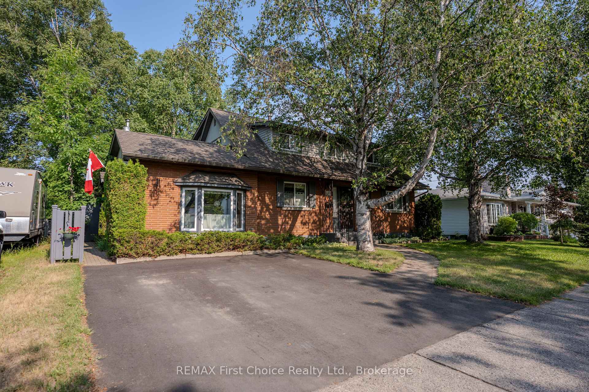 160 Whalen Street Thunder Bay Ontario Canada Sale residential Donna Nagy Brokerage Information: Not available, please contact website owner