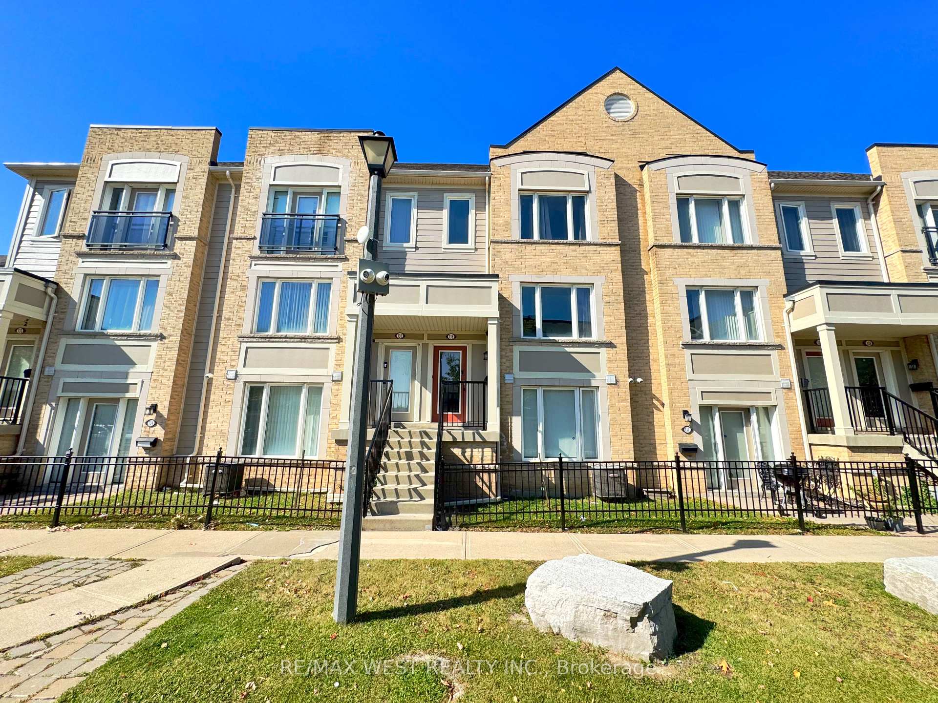 136 - 60 Fairwood Circle Brampton Ontario Canada Sale residential EVELYN FRILLES RE/MAX West Realty Inc., Brokerage *