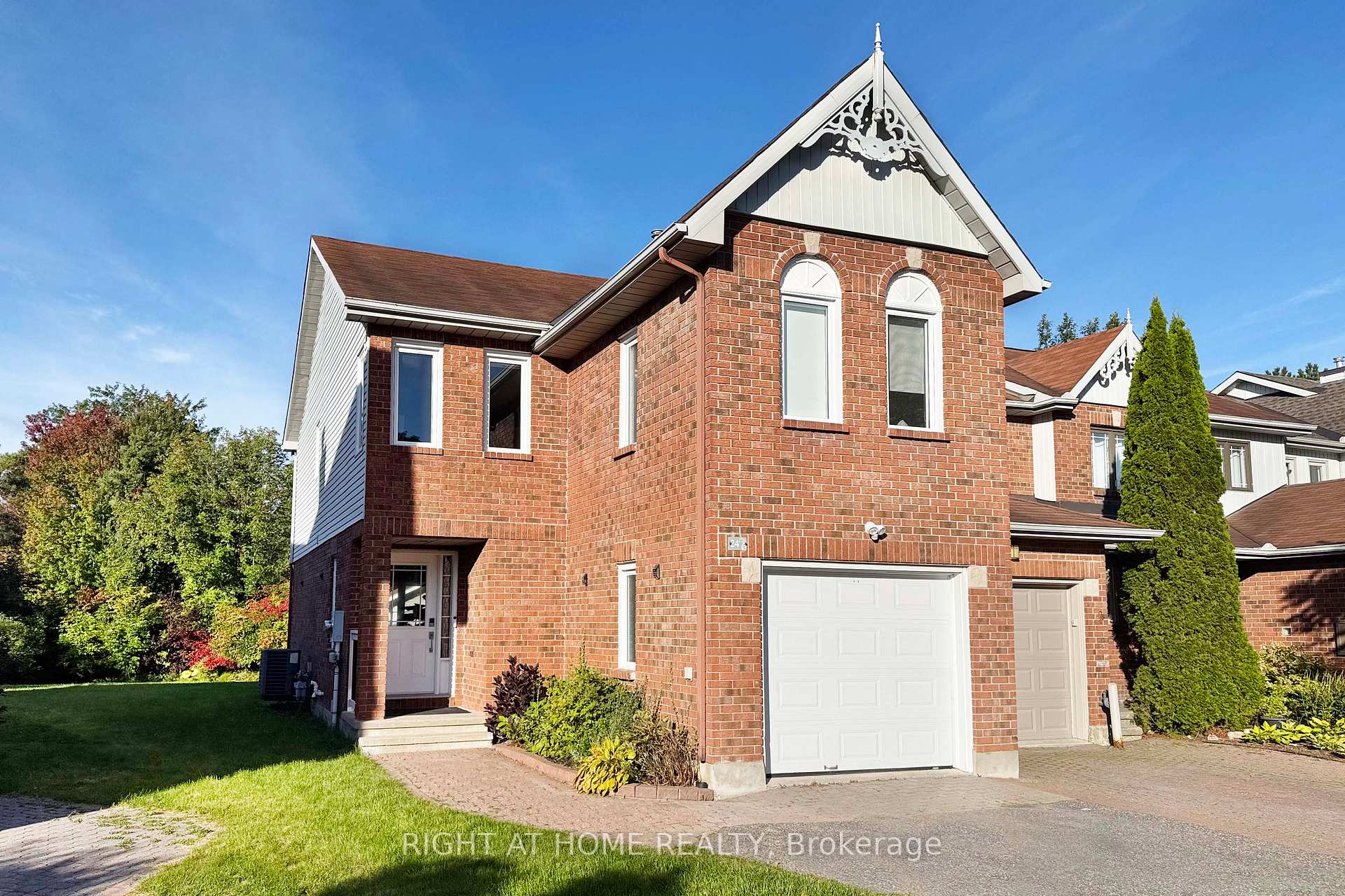 24 HARRINGTON Court Ottawa Ontario Canada Sale residential Victor Jarema Right at Home Realty, Brokerage*